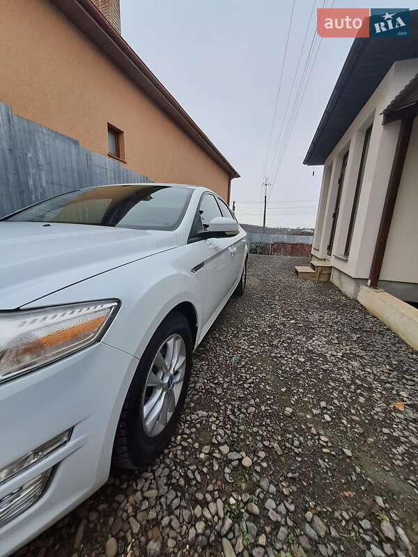 Седан Ford Mondeo 2012 в Мукачево