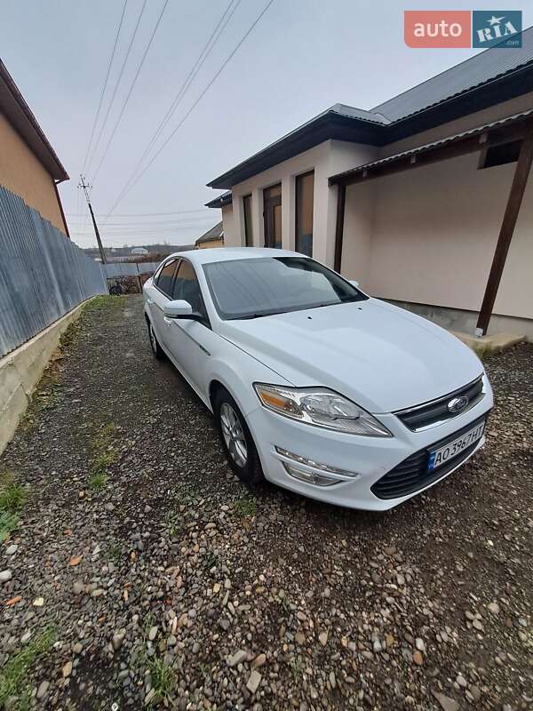 Седан Ford Mondeo 2012 в Мукачево