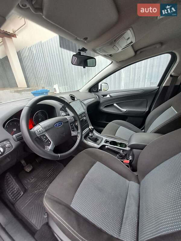 Седан Ford Mondeo 2012 в Мукачево