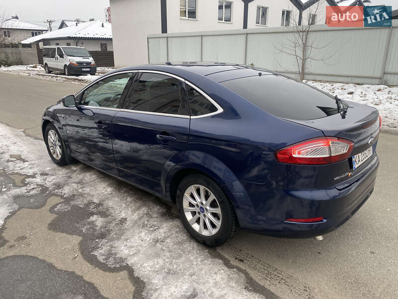 Лифтбек Ford Mondeo 2011 в Гатном