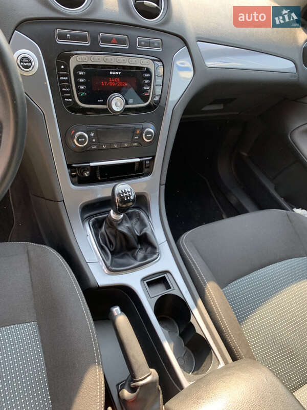 Седан Ford Mondeo 2012 в Луцке