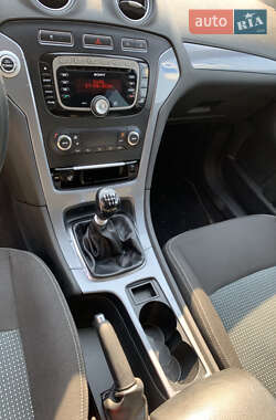 Седан Ford Mondeo 2012 в 