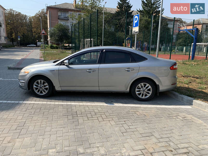 Седан Ford Mondeo 2012 в Луцке