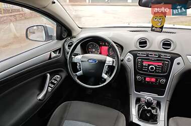 Седан Ford Mondeo 2012 в 