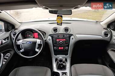 Седан Ford Mondeo 2012 в 