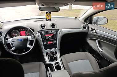 Седан Ford Mondeo 2012 в 