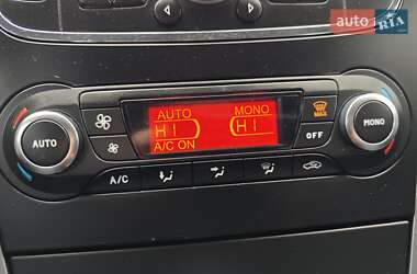 Седан Ford Mondeo 2012 в 