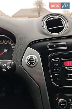 Седан Ford Mondeo 2012 в 