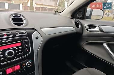 Седан Ford Mondeo 2012 в 