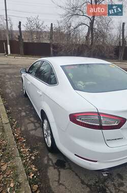 Седан Ford Mondeo 2012 в 