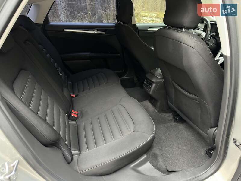 Лифтбек Ford Mondeo 2016 в Ровно