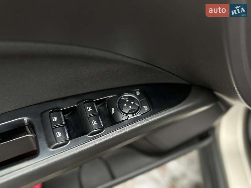 Лифтбек Ford Mondeo 2016 в Ровно