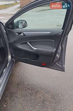 Седан Ford Mondeo 2011 в 