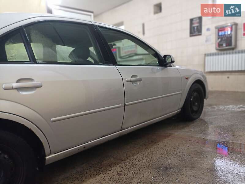 Седан Ford Mondeo 2001 в Сумах