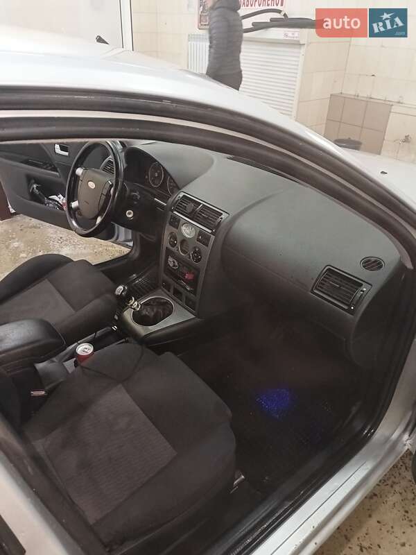 Седан Ford Mondeo 2001 в Сумах
