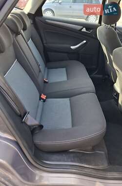Седан Ford Mondeo 2012 в 