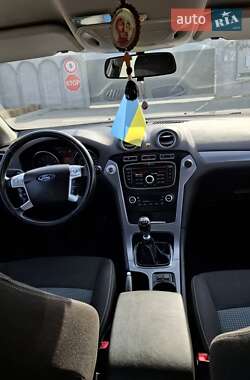 Седан Ford Mondeo 2012 в 