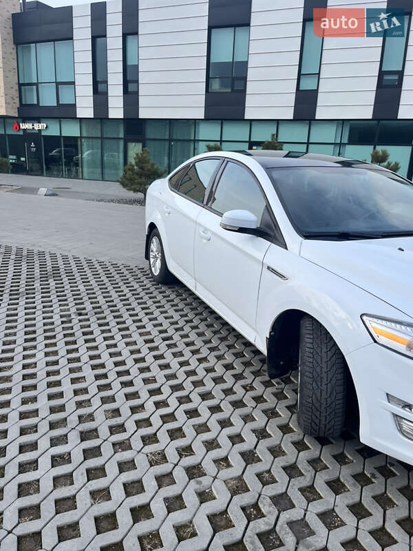 Седан Ford Mondeo 2012 в Хмельницком
