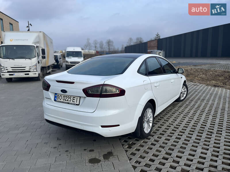 Седан Ford Mondeo 2012 в Хмельницком