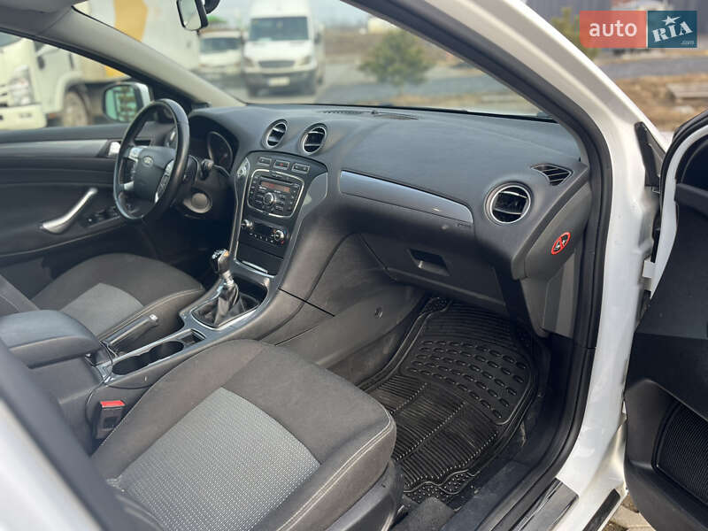 Седан Ford Mondeo 2012 в Хмельницком