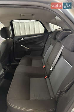 Седан Ford Mondeo 2012 в 