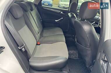 Седан Ford Mondeo 2012 в 