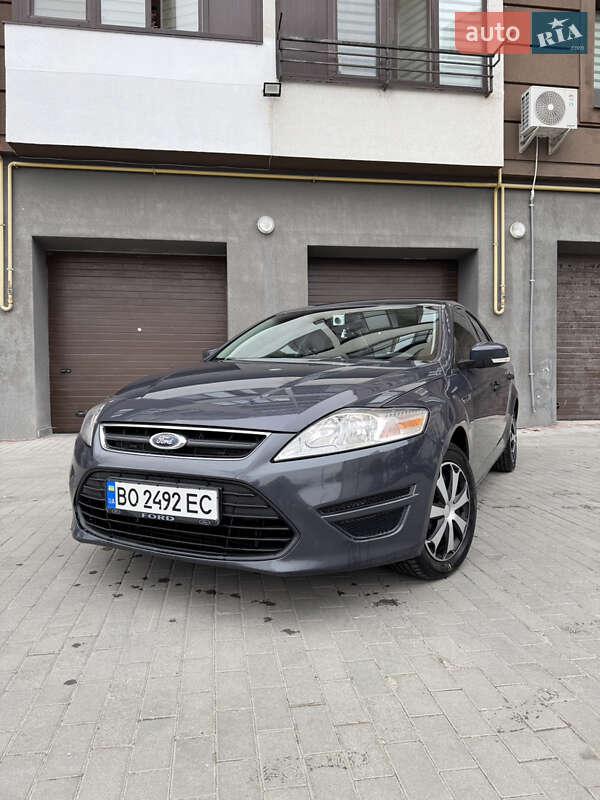 Седан Ford Mondeo 2012 в 