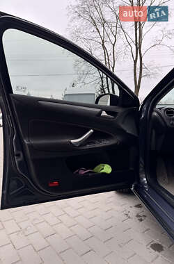 Седан Ford Mondeo 2012 в 