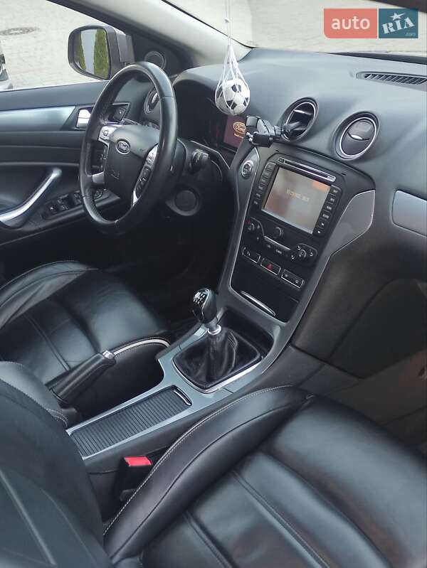 Седан Ford Mondeo 2012 в Львове