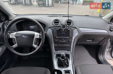 Седан Ford Mondeo 2013 в 