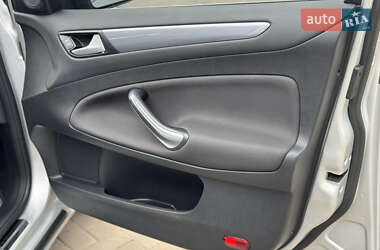 Седан Ford Mondeo 2013 в 
