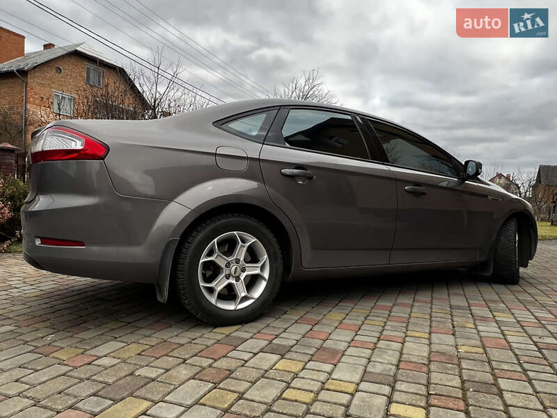 Седан Ford Mondeo 2011 в Стрию