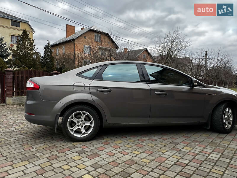 Седан Ford Mondeo 2011 в Стрию