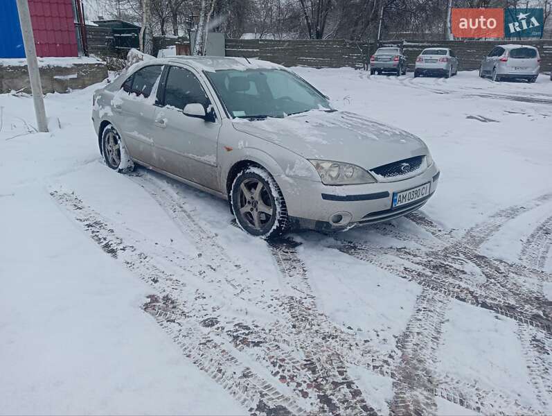 Лифтбек Ford Mondeo 2001 в 