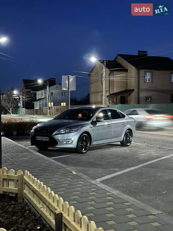 Седан Ford Mondeo 2012 в 