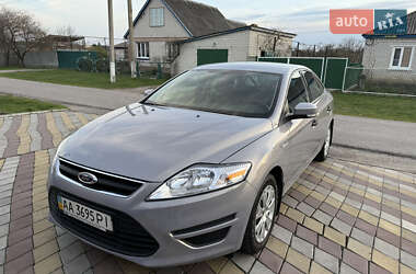 Лифтбек Ford Mondeo 2013 в 