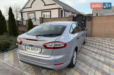 Лифтбек Ford Mondeo 2013 в 