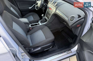 Лифтбек Ford Mondeo 2013 в 