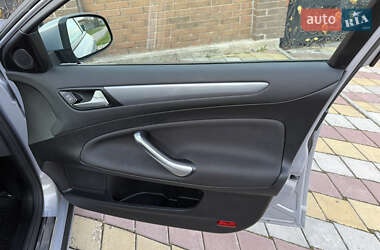 Лифтбек Ford Mondeo 2013 в 