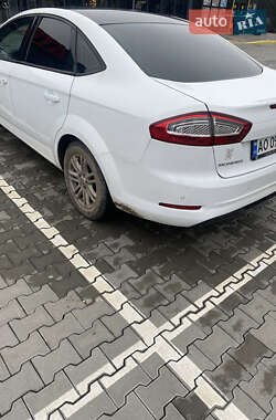 Седан Ford Mondeo 2012 в 