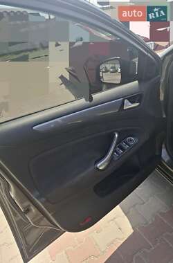 Седан Ford Mondeo 2014 в 