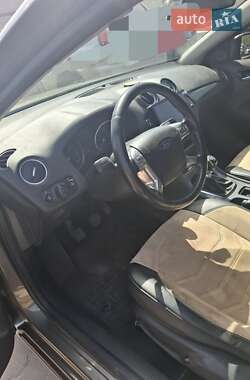 Седан Ford Mondeo 2014 в 