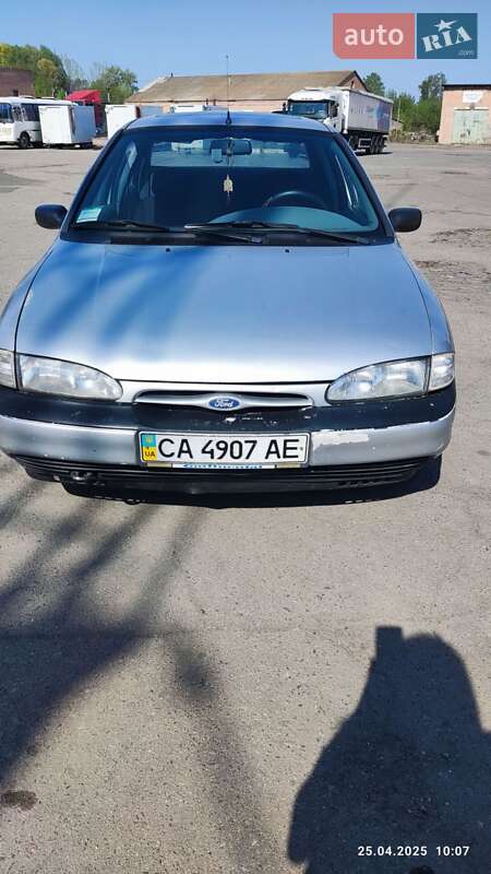 Седан Ford Mondeo 1993 в Шполе