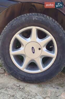 Лифтбек Ford Mondeo 1996 в 