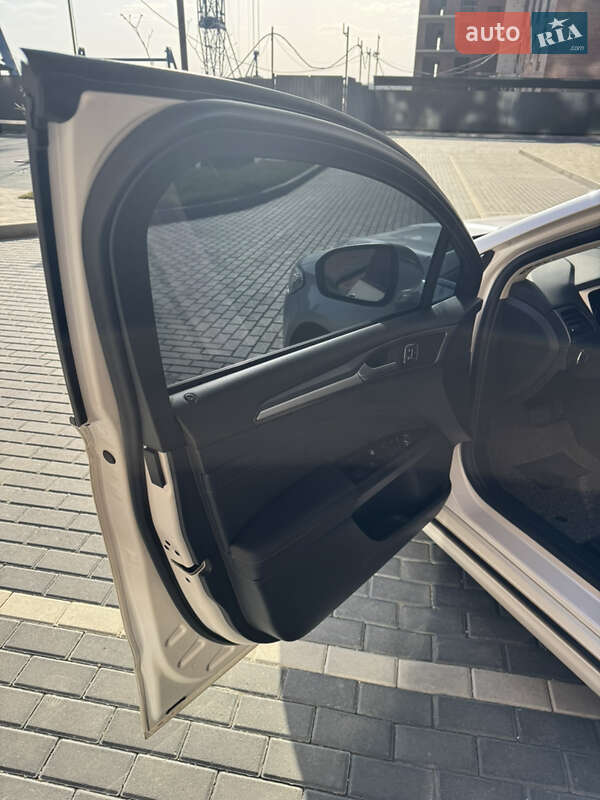 Седан Ford Mondeo 2015 в Миргороде