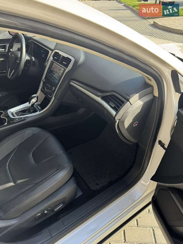 Седан Ford Mondeo 2015 в Миргороде