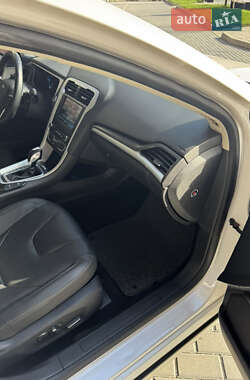 Седан Ford Mondeo 2015 в 