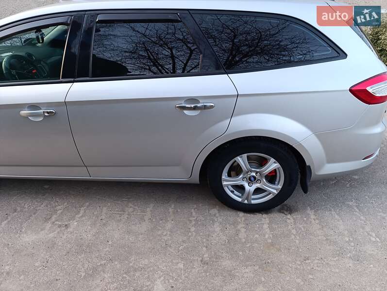 Универсал Ford Mondeo 2011 в Шумске