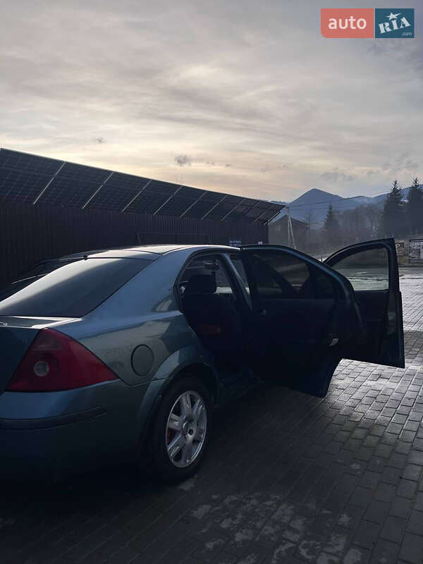 Лифтбек Ford Mondeo 2002 в Верховине
