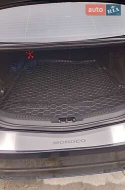 Седан Ford Mondeo 2012 в 